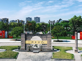 黨委書記——呂紅祥