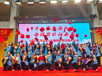 又燃又暖！成人禮、百日誓師、主題班會(huì)、勵(lì)志講座，2025屆高三高考沖刺滿滿儀式感