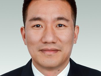 黨委委員、紀(jì)委書記、副校長——俞奇弘